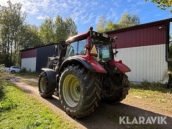 Traktor Valtra N142 med frontlastare 3 of 6