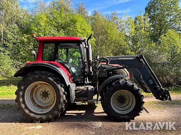 Traktor Valtra N142 med frontlastare 6 of 6