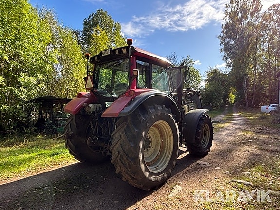 Traktor Valtra N142 med frontlastare 5 of 6