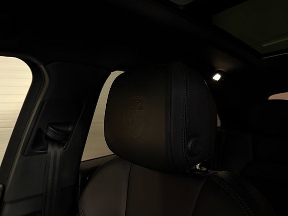 Porsche Macan S 9 of 26