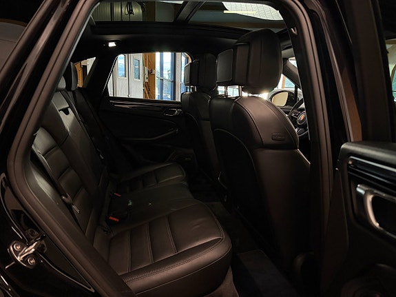 Porsche Macan S 14 of 26