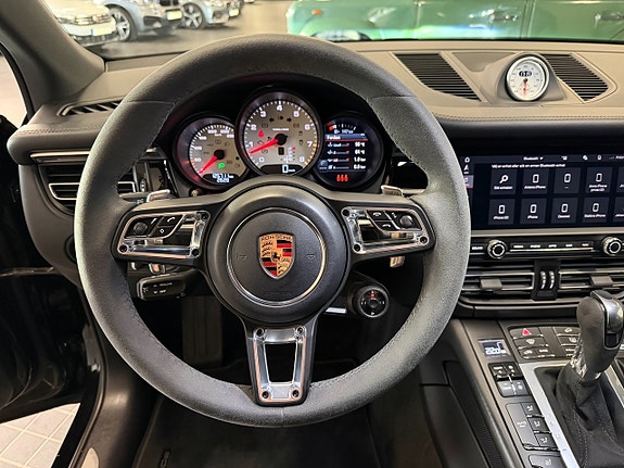 Porsche Macan S 10 of 26