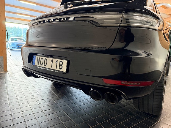 Porsche Macan S 17 of 26