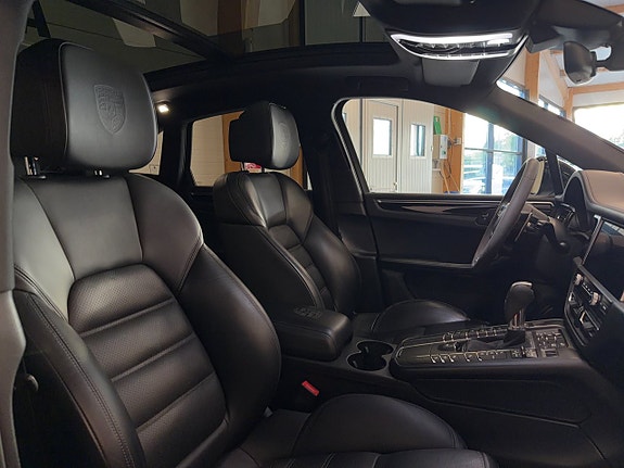 Porsche Macan S 7 of 26