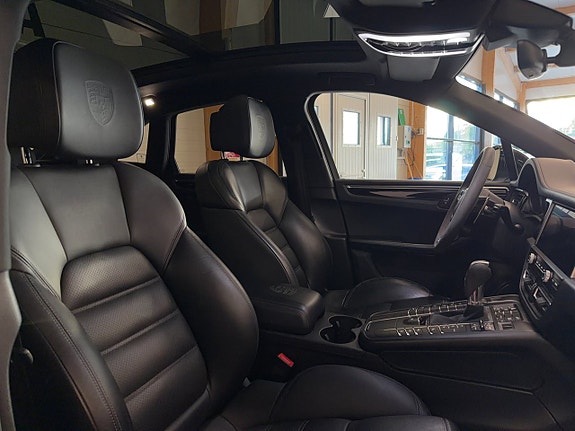 Porsche Macan S 6 of 26
