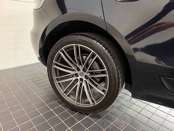 Porsche Macan S 22 of 26