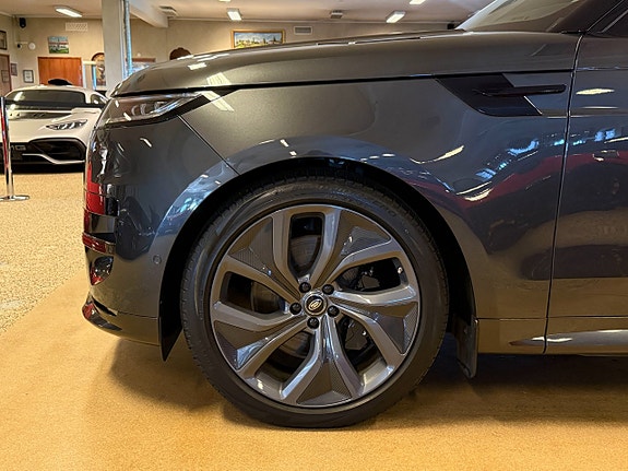 Land Rover Range Rover Sport 7 of 30