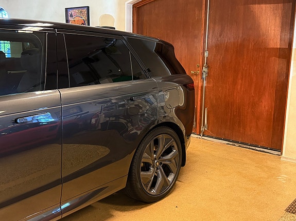 Land Rover Range Rover Sport 8 of 30