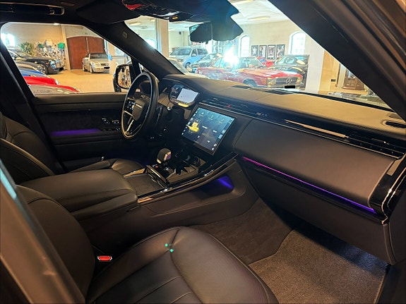 Land Rover Range Rover Sport 14 of 30