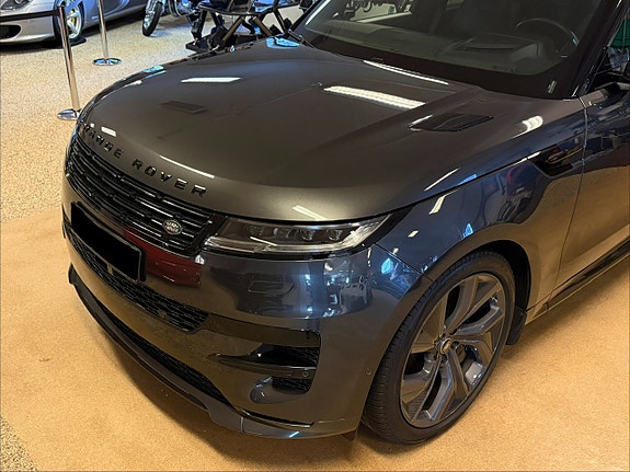 Land Rover Range Rover Sport 9 of 30
