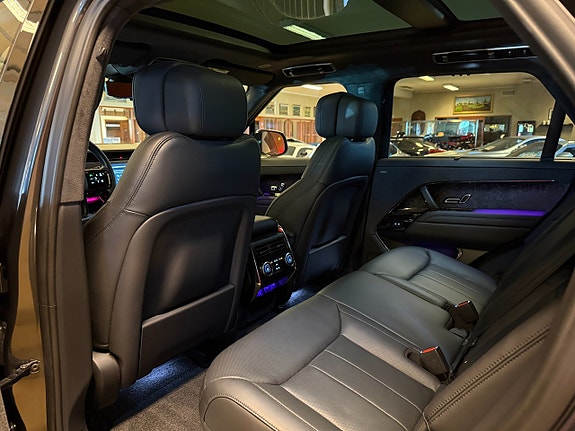 Land Rover Range Rover Sport 16 of 30
