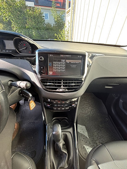 Peugeot 2008 12 of 15