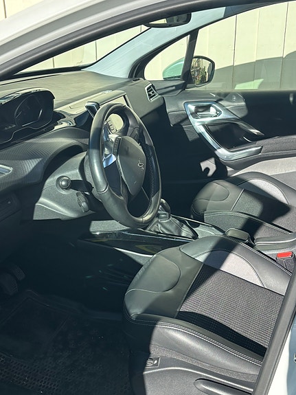 Peugeot 2008 6 of 15