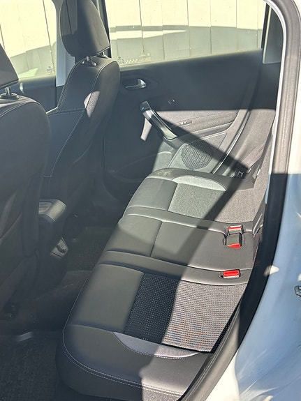 Peugeot 2008 7 of 15