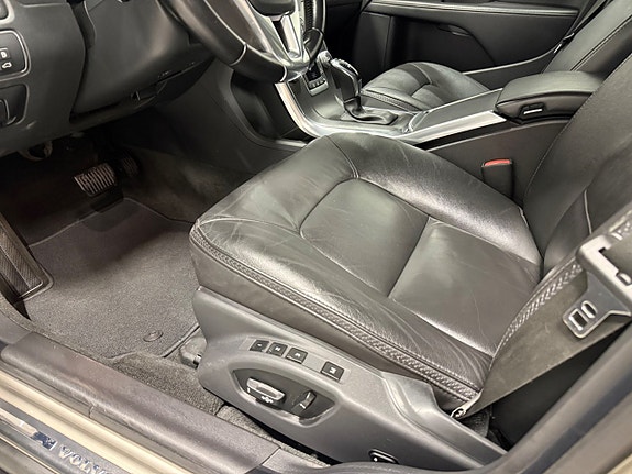 Volvo XC70 12 of 22