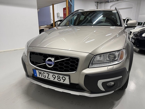 Volvo XC70 2 of 22