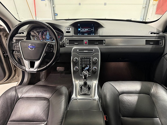 Volvo XC70 13 of 22