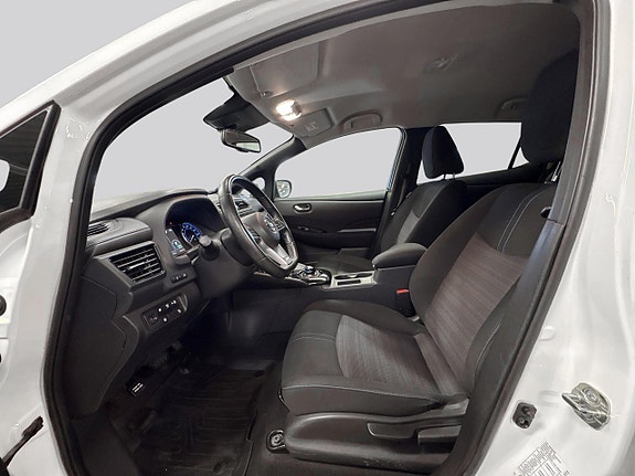 Nissan Leaf 9 of 18