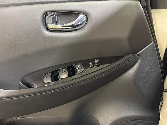 Nissan Leaf 18 of 18