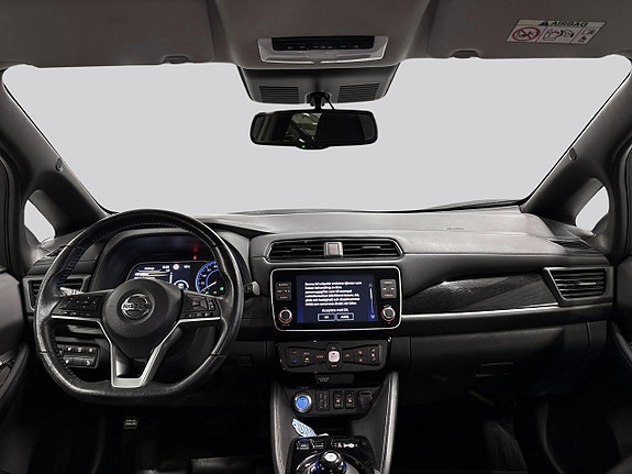 Nissan Leaf 8 of 18