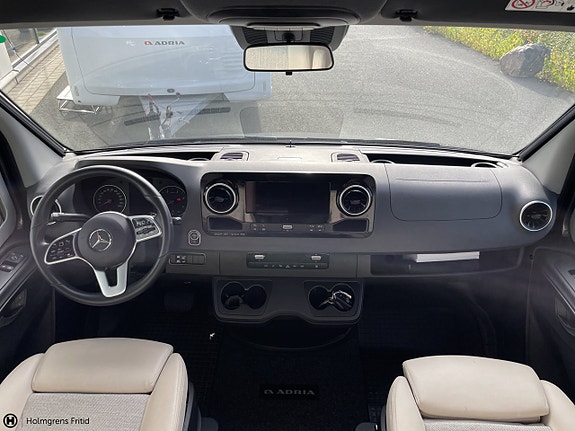 Adria Matrix Mb 670DC 4 of 12