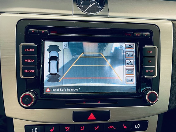 Volkswagen Passat Alltrack 13 of 14
