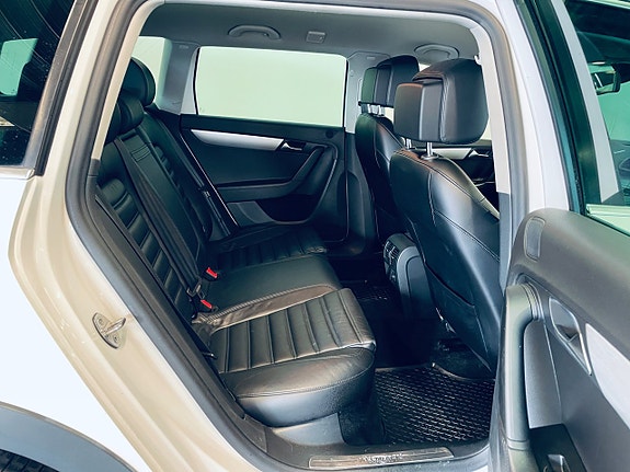 Volkswagen Passat Alltrack 10 of 14