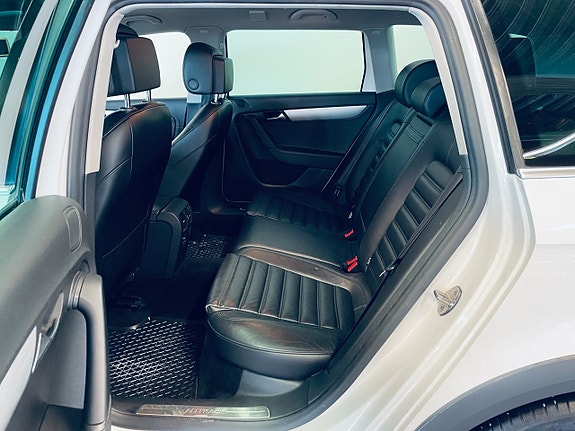 Volkswagen Passat Alltrack 11 of 14