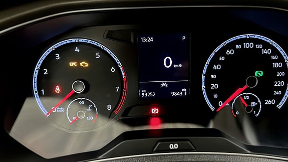 Volkswagen T-Roc 21 of 21