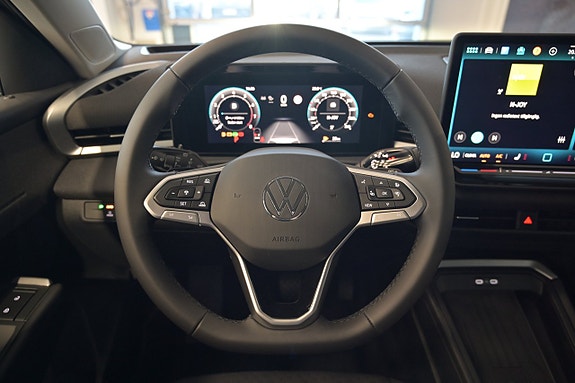Volkswagen T-Roc 13 of 26