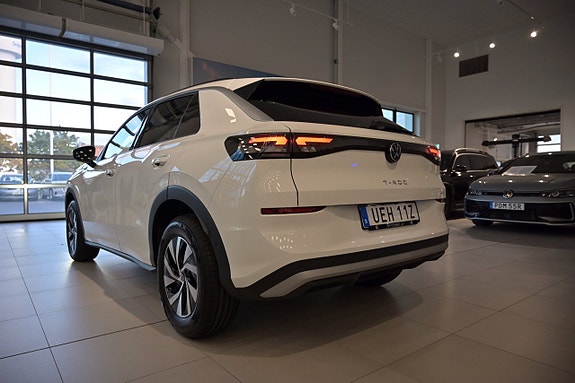 Volkswagen T-Roc 8 of 26