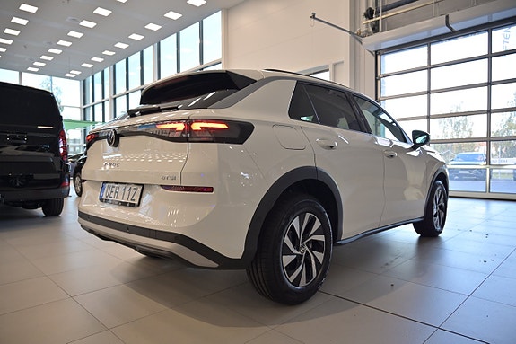 Volkswagen T-Roc 10 of 26