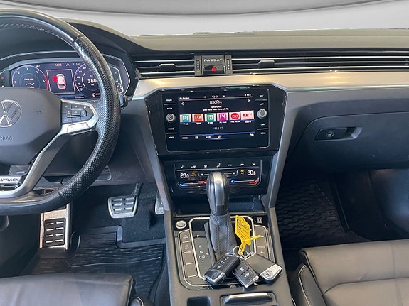 Volkswagen Passat Alltrack 8 of 12
