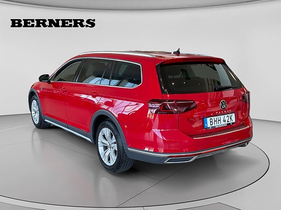 Volkswagen Passat Alltrack 3 of 12