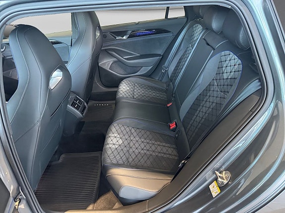 Volkswagen Passat 11 of 12