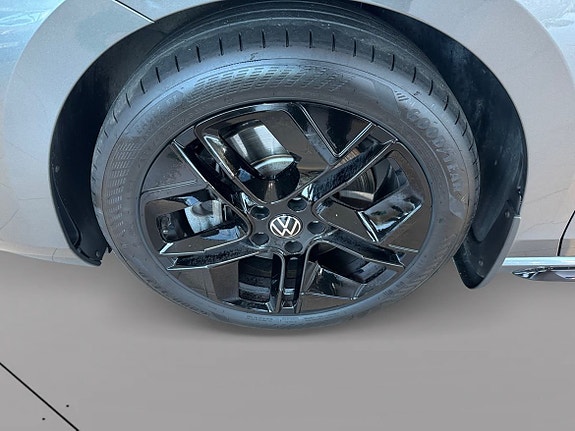 Volkswagen Passat 12 of 12