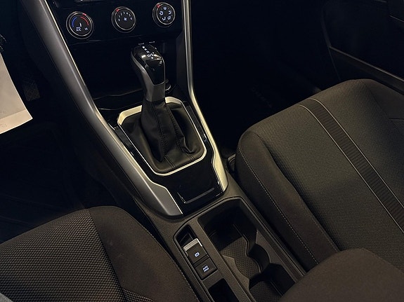 Volkswagen T-Roc 13 of 20