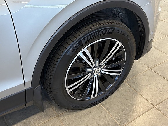 Volkswagen Tiguan 3 of 21