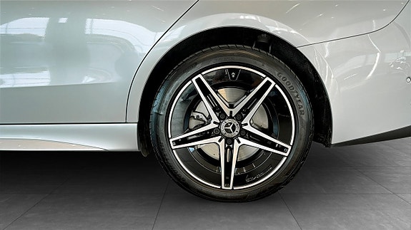 Mercedes-Benz 300 C 6 of 19