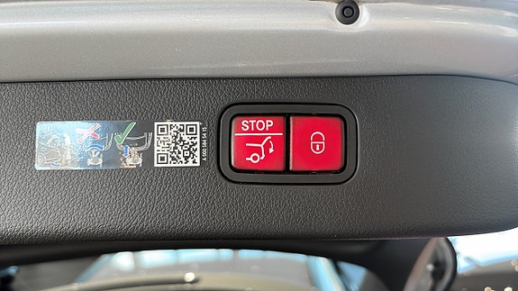 Mercedes-Benz 300 C 14 of 19