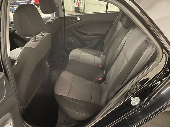 Hyundai i20 4 of 7