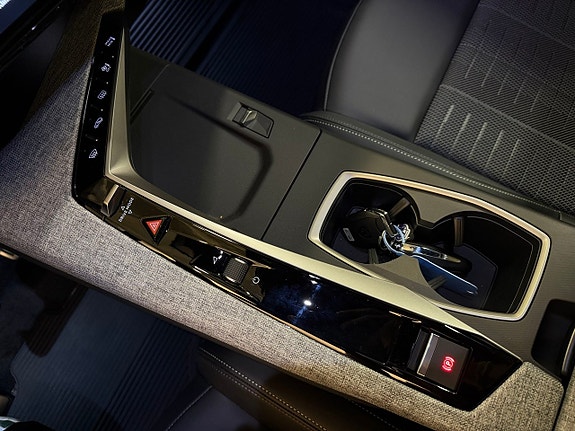 Peugeot e-3008 17 of 23