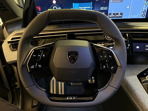 Peugeot e-3008 8 of 23