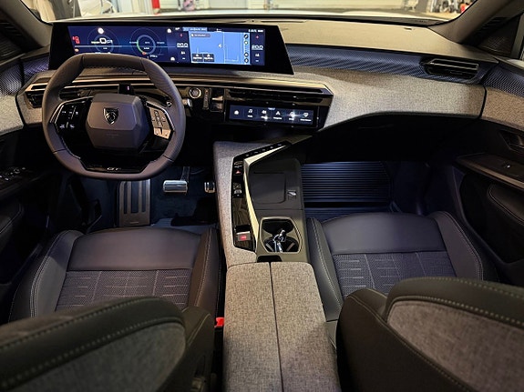Peugeot e-3008 10 of 23