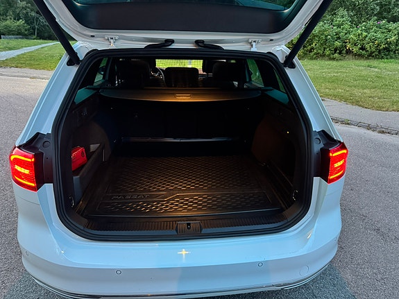 Volkswagen Passat 12 of 18