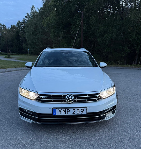 Volkswagen Passat 2 of 18