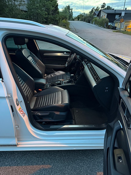 Volkswagen Passat 14 of 18