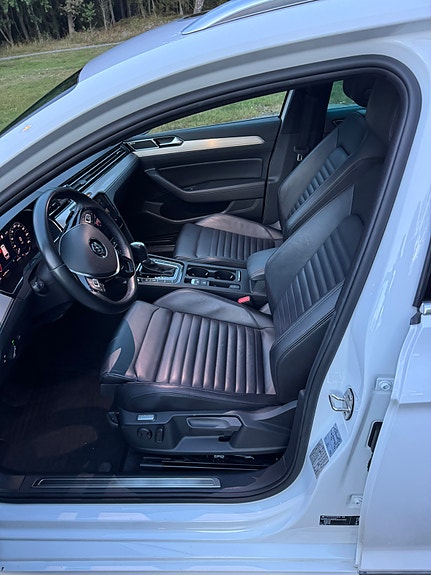 Volkswagen Passat 13 of 18