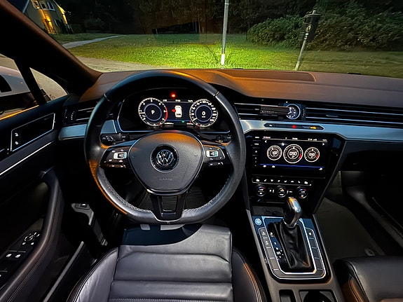Volkswagen Passat 16 of 18