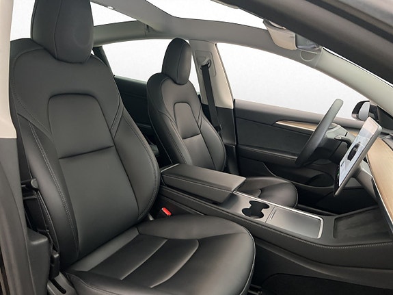 Tesla Model 3 26 of 30